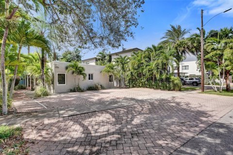 Immobilier commercial à vendre à Fort Lauderdale, Floride: 235.69 m2 № 2418235 - photo 24