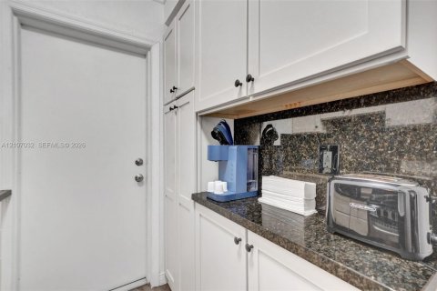 Immobilier commercial à vendre à Fort Lauderdale, Floride: 235.69 m2 № 2418235 - photo 9