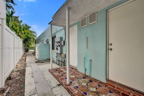 Immobilier commercial à vendre à Fort Lauderdale, Floride: 235.69 m2 № 2418235 - photo 21