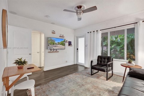 Immobilier commercial à vendre à Fort Lauderdale, Floride: 235.69 m2 № 2418235 - photo 16