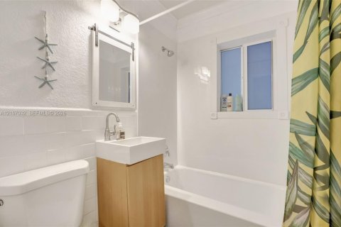 Immobilier commercial à vendre à Fort Lauderdale, Floride: 235.69 m2 № 2418235 - photo 12