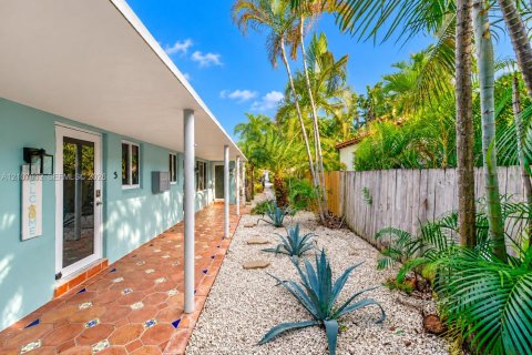 Immobilier commercial à vendre à Fort Lauderdale, Floride: 235.69 m2 № 2418235 - photo 2