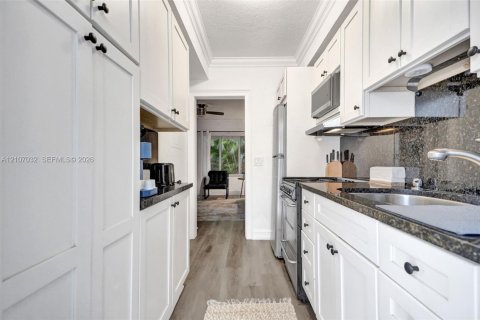 Immobilier commercial à vendre à Fort Lauderdale, Floride: 235.69 m2 № 2418235 - photo 7