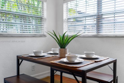Immobilier commercial à vendre à Fort Lauderdale, Floride: 235.69 m2 № 2418235 - photo 29