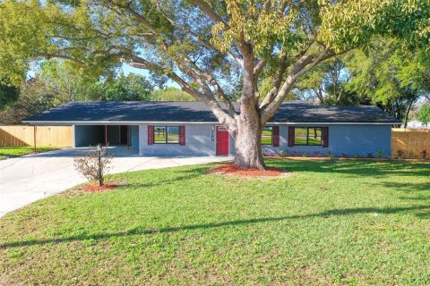 House in Winter Haven, Florida 4 bedrooms, 182.83 sq.m. № 2119218