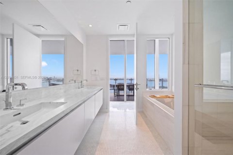Copropriété à vendre à Miami, Floride: 2 chambres, 160.91 m2 № 2185867 - photo 17