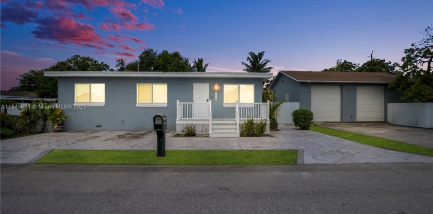 Casa en Miramar, Florida 4 dormitorios, 92.9 m2 № 1849011
