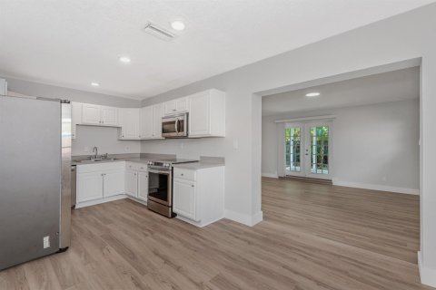 Casa en venta en North Lauderdale, Florida, 6 dormitorios, 228.35 m2 № 2343208 - foto 7