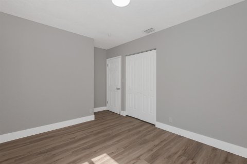 Casa en venta en North Lauderdale, Florida, 6 dormitorios, 228.35 m2 № 2343208 - foto 23