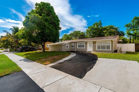 Casa en North Lauderdale, Florida 6 dormitorios, 228.35 m2 № 2343208