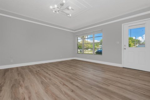 Casa en venta en North Lauderdale, Florida, 6 dormitorios, 228.35 m2 № 2343208 - foto 5