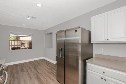 Casa en venta en North Lauderdale, Florida, 6 dormitorios, 228.35 m2 № 2343208 - foto 11