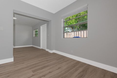 Casa en venta en North Lauderdale, Florida, 6 dormitorios, 228.35 m2 № 2343208 - foto 6