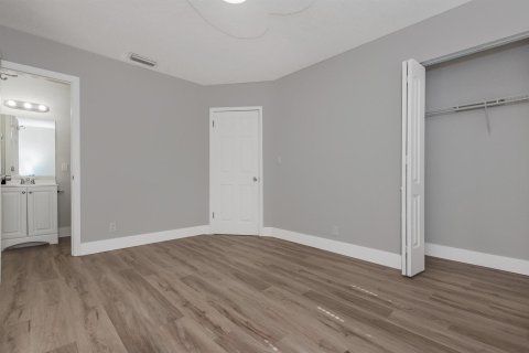 Casa en venta en North Lauderdale, Florida, 6 dormitorios, 228.35 m2 № 2343208 - foto 27