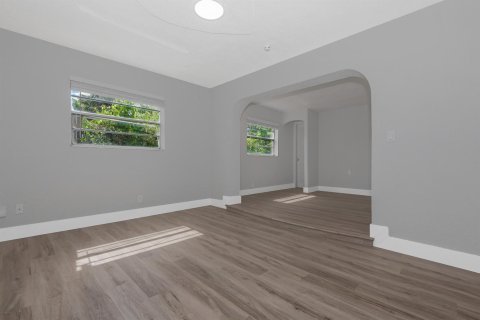 Casa en venta en North Lauderdale, Florida, 6 dormitorios, 228.35 m2 № 2343208 - foto 24
