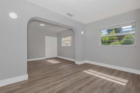 Casa en venta en North Lauderdale, Florida, 6 dormitorios, 228.35 m2 № 2343208 - foto 26
