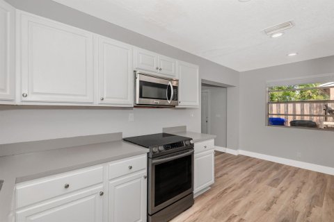 Casa en venta en North Lauderdale, Florida, 6 dormitorios, 228.35 m2 № 2343208 - foto 10