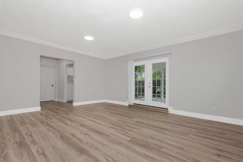 Casa en venta en North Lauderdale, Florida, 6 dormitorios, 228.35 m2 № 2343208 - foto 12