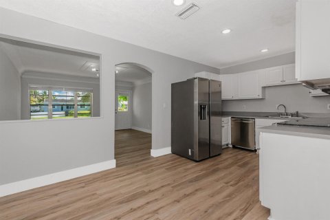 Casa en venta en North Lauderdale, Florida, 6 dormitorios, 228.35 m2 № 2343208 - foto 9