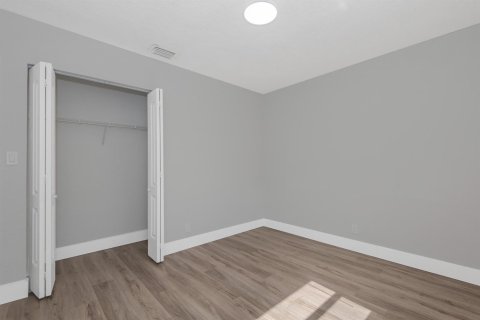 Casa en venta en North Lauderdale, Florida, 6 dormitorios, 228.35 m2 № 2343208 - foto 22