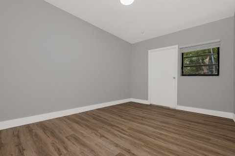 Casa en venta en North Lauderdale, Florida, 6 dormitorios, 228.35 m2 № 2343208 - foto 16