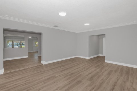 Casa en venta en North Lauderdale, Florida, 6 dormitorios, 228.35 m2 № 2343208 - foto 14