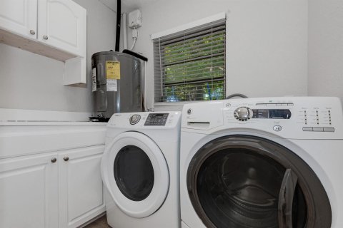 Casa en venta en North Lauderdale, Florida, 6 dormitorios, 228.35 m2 № 2343208 - foto 15
