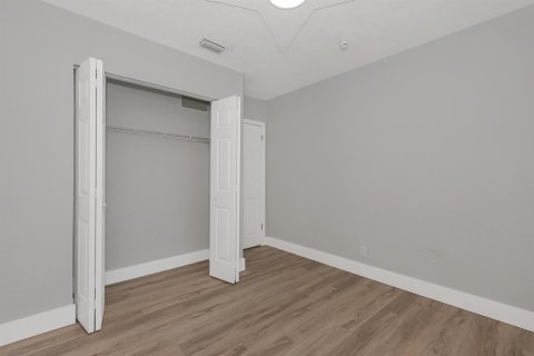 Casa en venta en North Lauderdale, Florida, 6 dormitorios, 228.35 m2 № 2343208 - foto 19