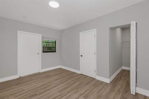 Casa en venta en North Lauderdale, Florida, 6 dormitorios, 228.35 m2 № 2343208 - foto 17