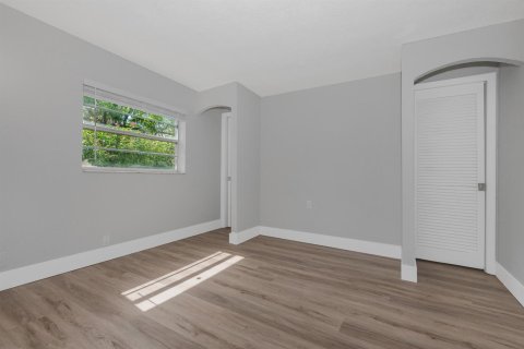 Casa en venta en North Lauderdale, Florida, 6 dormitorios, 228.35 m2 № 2343208 - foto 25
