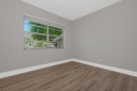 Casa en venta en North Lauderdale, Florida, 6 dormitorios, 228.35 m2 № 2343208 - foto 18