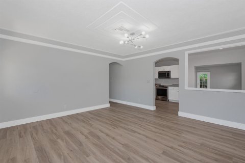 Casa en venta en North Lauderdale, Florida, 6 dormitorios, 228.35 m2 № 2343208 - foto 4