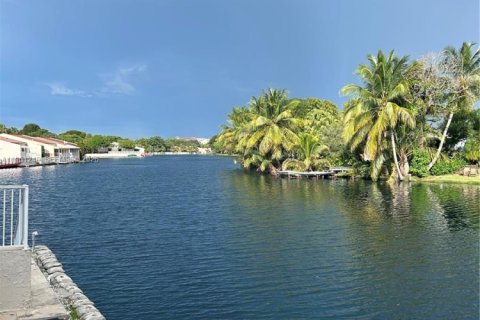 Купить таунхаус в Майами-Лейкс, Флорида 3 спальни, 162.21м2, № 2022050 - фото 13