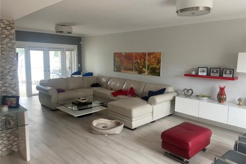 Купить таунхаус в Майами-Лейкс, Флорида 3 спальни, 162.21м2, № 2022050 - фото 16