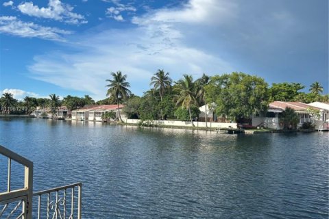 Купить таунхаус в Майами-Лейкс, Флорида 3 спальни, 162.21м2, № 2022050 - фото 12