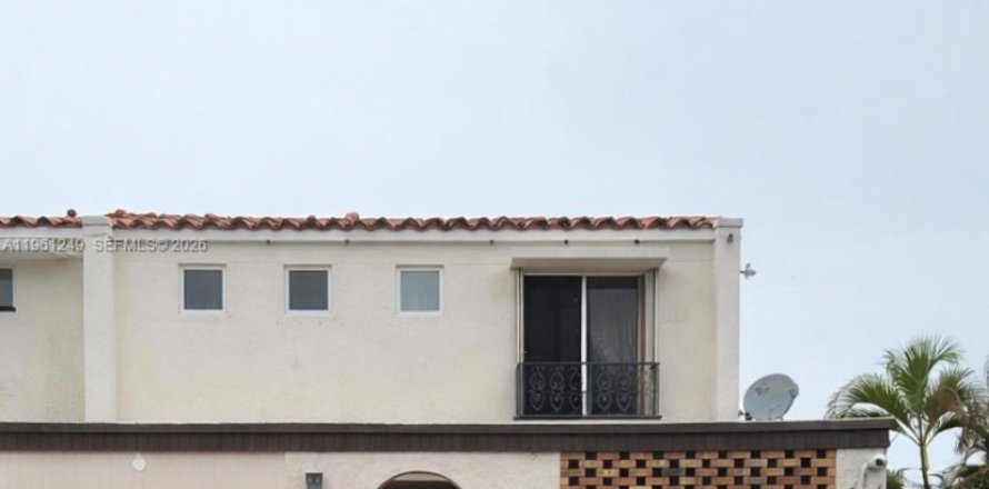 Таунхаус в Майами-Лейкс, Флорида 3 спальни, 162.21м2 № 2022050