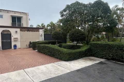 Купить таунхаус в Майами-Лейкс, Флорида 3 спальни, 162.21м2, № 2022050 - фото 3