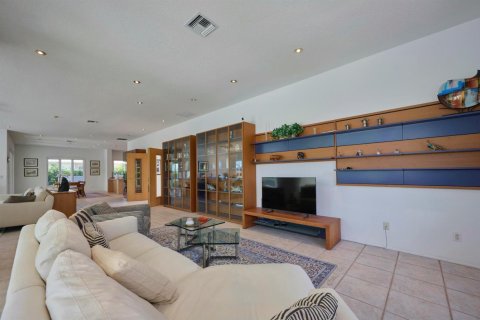 House in St. Lucie, Florida 4 bedrooms, 357.86 sq.m. № 2389926 - photo 8