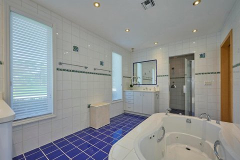 House in St. Lucie, Florida 4 bedrooms, 357.86 sq.m. № 2389926 - photo 17