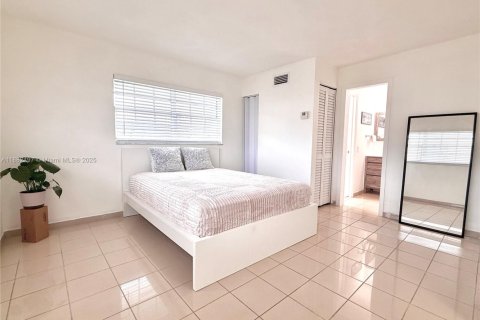 Condo in Miami, Florida, 1 bedroom  № 1931823 - photo 20