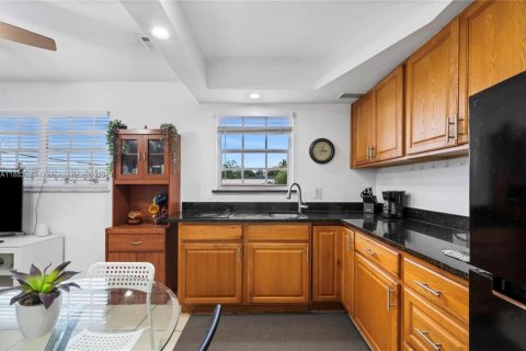 Condominio en venta en Miami, Florida, 1 dormitorio, 67.17 m2 № 1931823 - foto 1