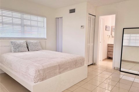 Condo in Miami, Florida, 1 bedroom  № 1931823 - photo 21