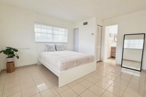 Condo in Miami, Florida, 1 bedroom  № 1931823 - photo 19