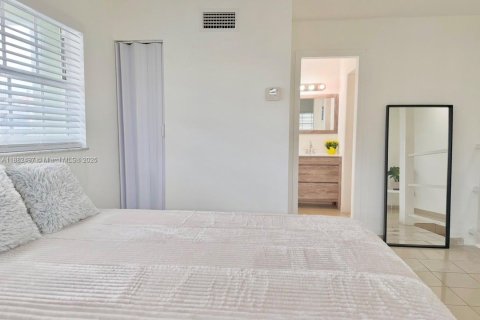 Condo in Miami, Florida, 1 bedroom  № 1931823 - photo 23