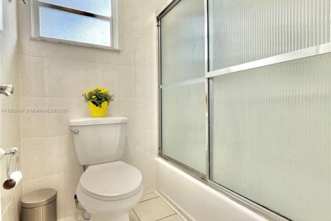 Condo in Miami, Florida, 1 bedroom  № 1931823 - photo 30