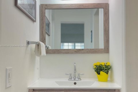 Condo in Miami, Florida, 1 bedroom  № 1931823 - photo 25