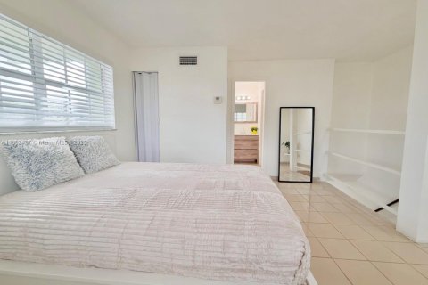Condo in Miami, Florida, 1 bedroom  № 1931823 - photo 22