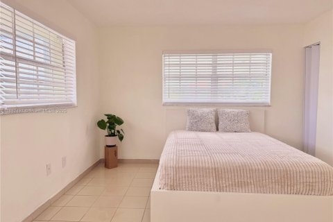 Condo in Miami, Florida, 1 bedroom  № 1931823 - photo 18