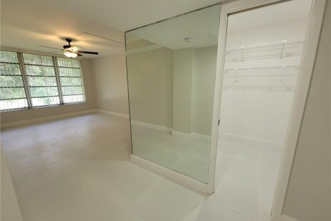 Condo in Pompano Beach, Florida, 3 bedrooms  № 2250262 - photo 21