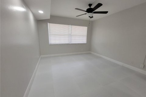 Condo in Pompano Beach, Florida, 3 bedrooms  № 2250262 - photo 18